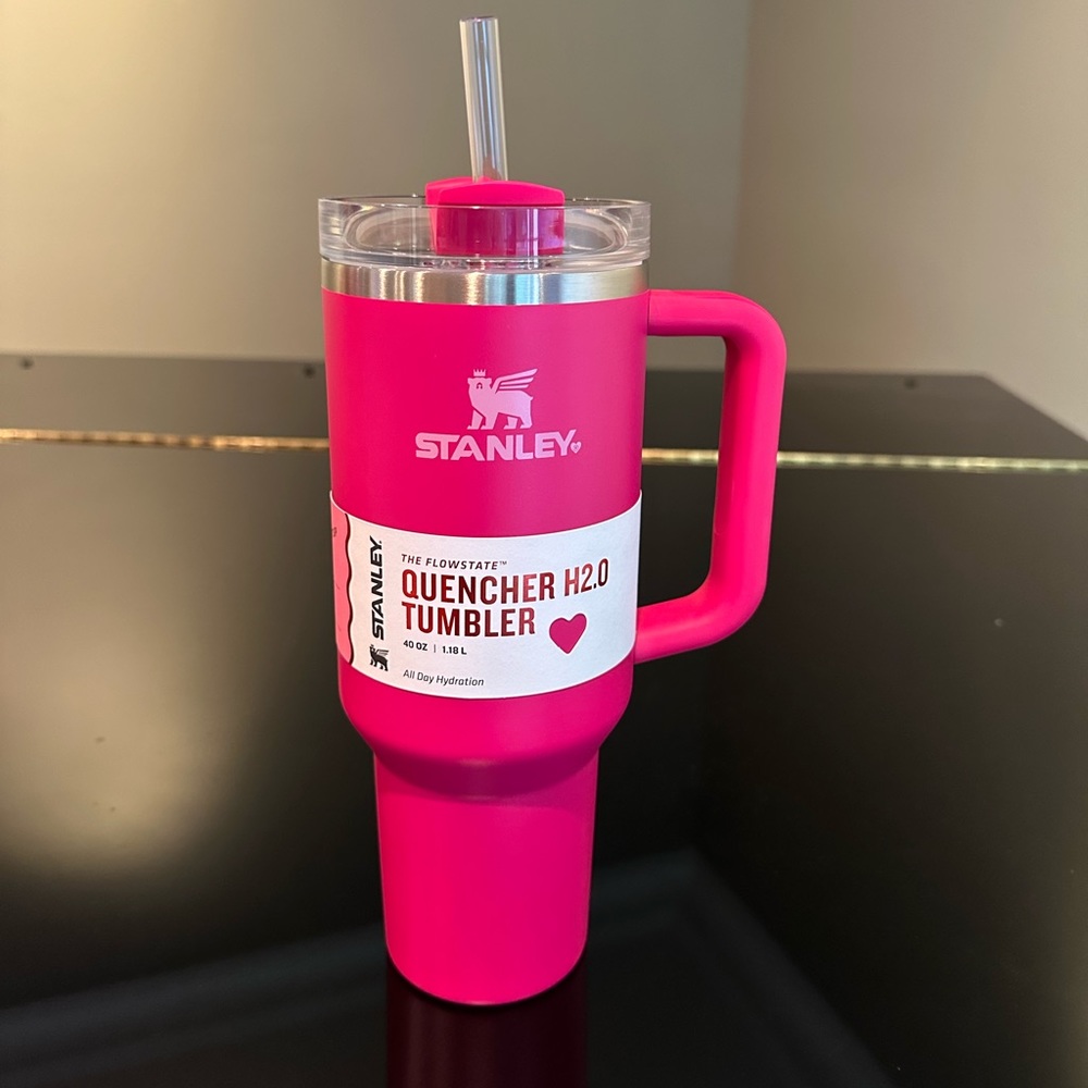 NWT Stanley 40 oz Stainless Steel H2.0 Flowstate
Quencher Tumbler Cosmo Pink